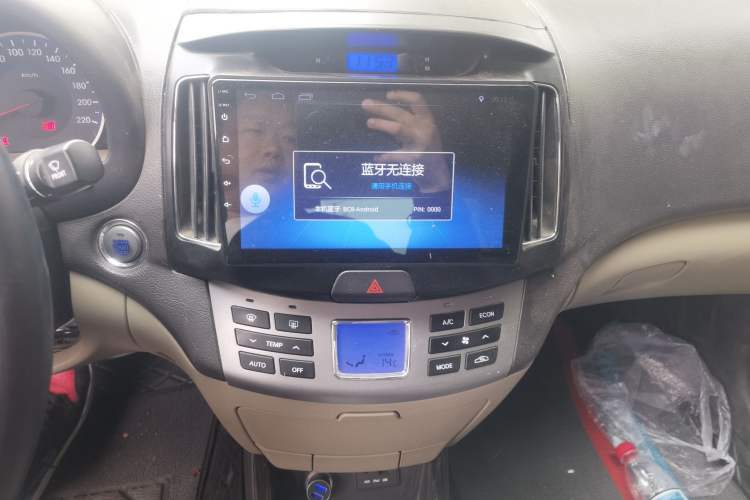 Used Hyundai Celesta 2011 1.6L Automatic Top-Tier Version Audio And AC Panel