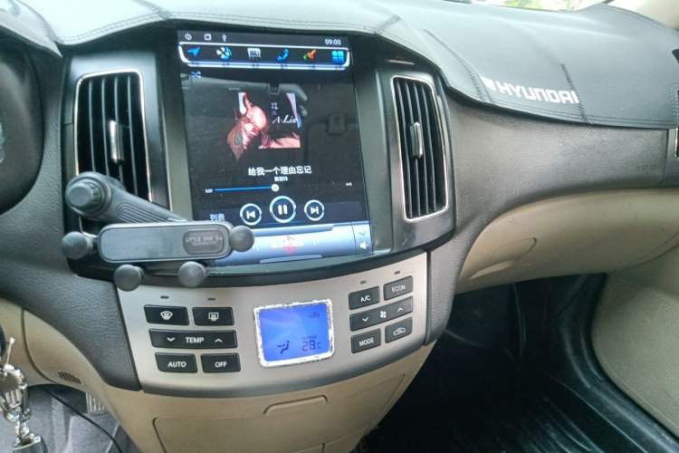 Used Hyundai Celesta 2011 1.6L Automatic Luxury Version Audio And AC Panel