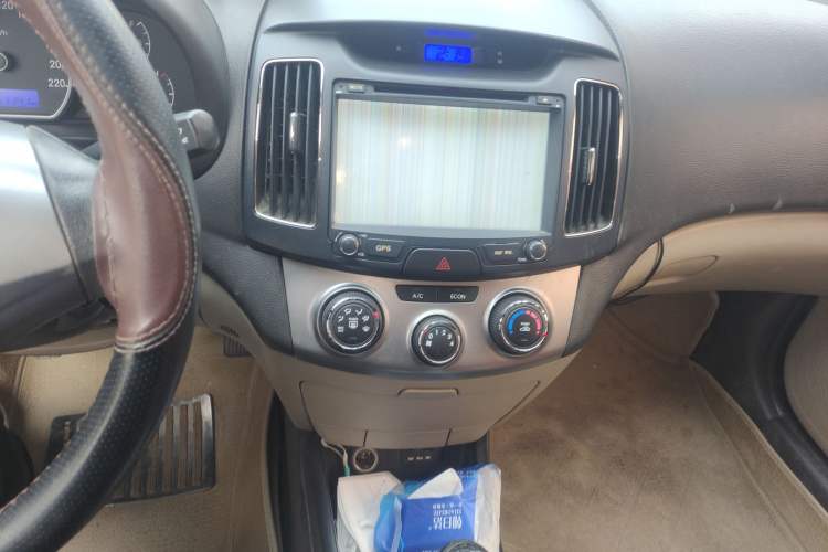 Used Hyundai Celesta 2011 1.6L Manual Comfort Edition Audio And AC Panel