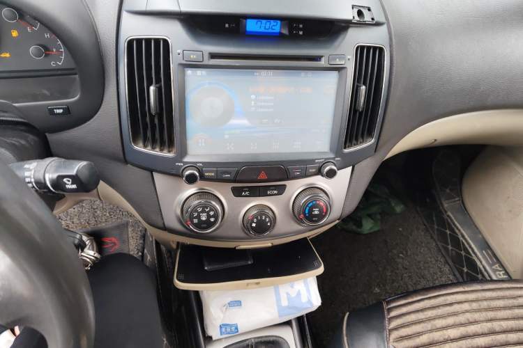 Used Hyundai Celesta 2011 1.6L Manual Comfort Edition Audio And AC Panel