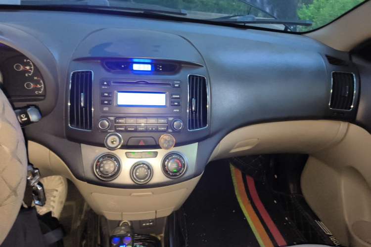 Used Hyundai Celesta 2011 1.6L Manual Luxury Model Audio And AC Panel