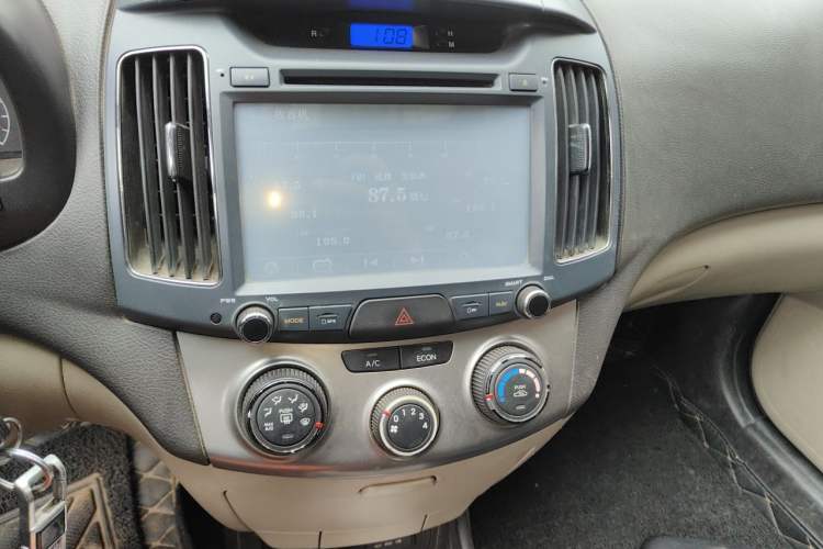 Used Hyundai Celesta 2011 1.6L Manual Luxury Model Audio And AC Panel