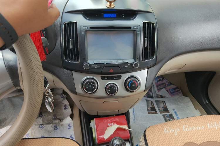 Used Hyundai Celesta 2011 1.6L Manual Comfort Edition Audio And AC Panel