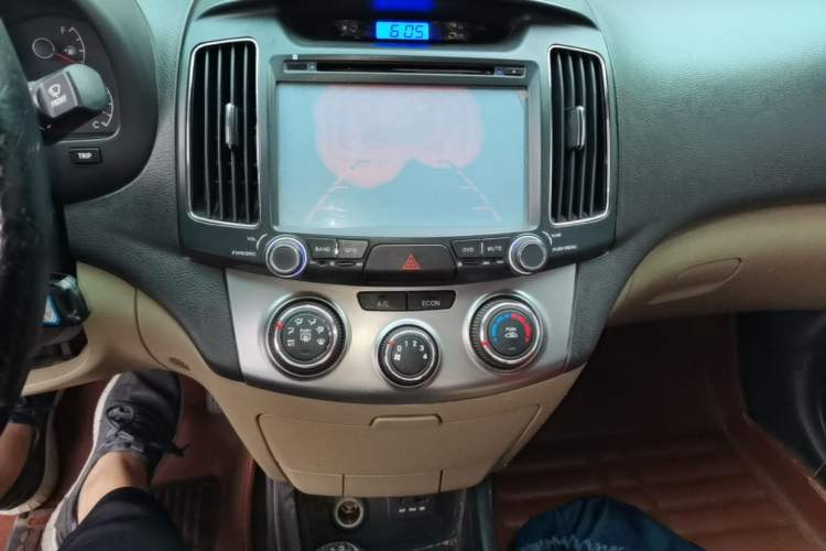 Used Hyundai Celesta 2011 1.6L Manual Luxury Model Audio And AC Panel
