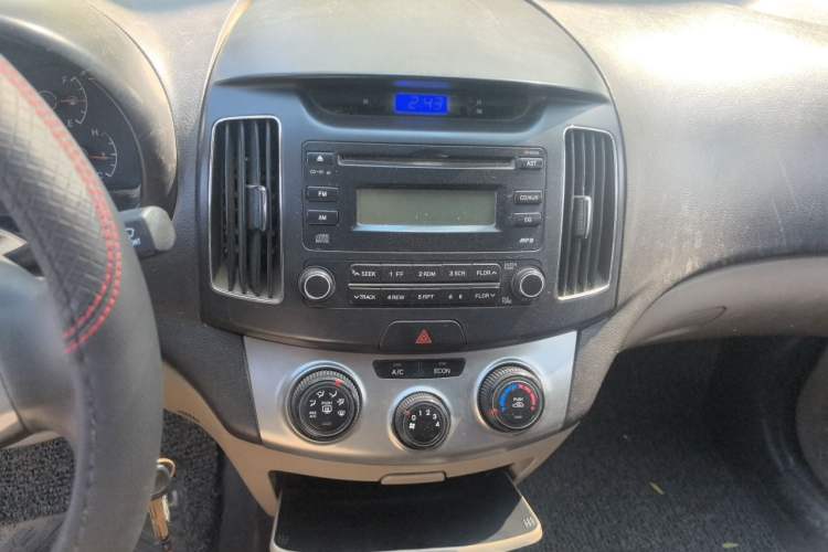 Used Hyundai Celesta 2011 1.6L Manual Comfort Edition Audio And AC Panel