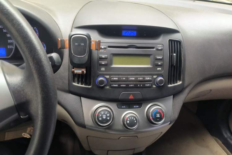 Used Hyundai Celesta 2011 1.6L Manual Luxury Model Audio And AC Panel