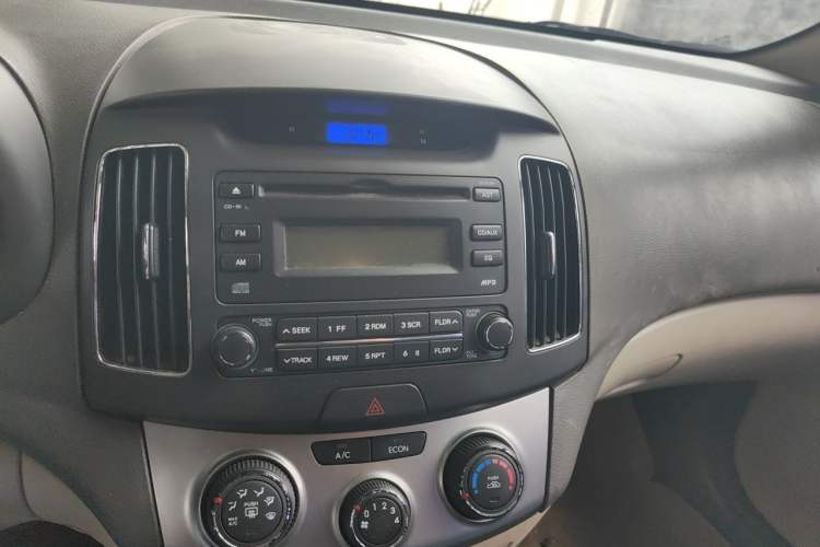 Used Hyundai Celesta 2011 1.6L Manual Comfort Edition Audio And AC Panel