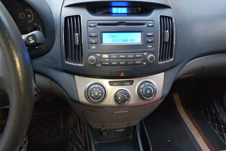 Used Hyundai Celesta 2011 1.6L Manual Comfort Edition Audio And AC Panel