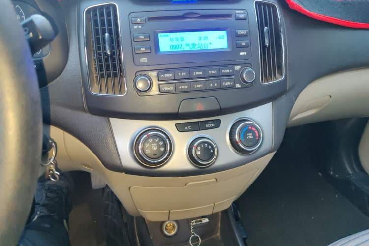 Used Hyundai Celesta 2011 1.6L Manual Comfort Edition Audio And AC Panel