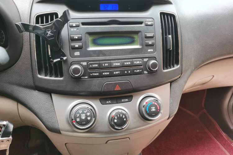 Used Hyundai Celesta 2011 1.6L Manual Comfort Edition Audio And AC Panel