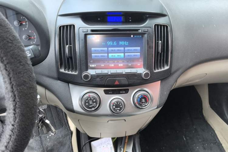 Used Hyundai Celesta 2011 1.6L Manual Luxury Model Audio And AC Panel