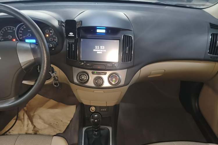 Used Hyundai Celesta 2011 1.6L Manual Comfort Edition Audio And AC Panel