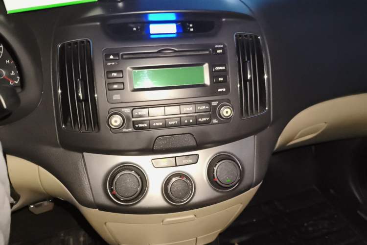 Used Hyundai Celesta 2011 1.6L Manual Comfort Edition Audio And AC Panel