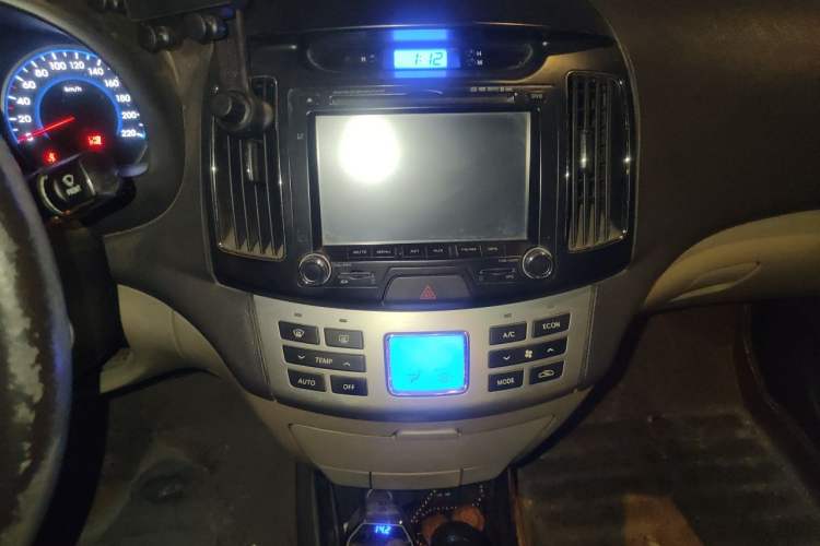 Used Hyundai Celesta 2011 1.6L Automatic Luxury Version Audio And AC Panel
