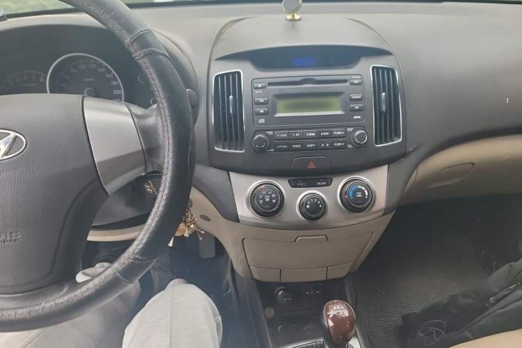Used Hyundai Celesta 2011 1.6L Manual Comfort Edition Audio And AC Panel