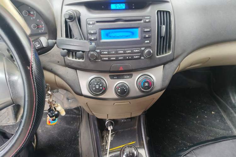 Used Hyundai Celesta 2011 1.6L Manual Comfort Edition Audio And AC Panel
