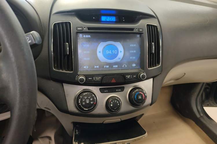 Used Hyundai Celesta 2011 1.6L Manual Comfort Edition Audio And AC Panel