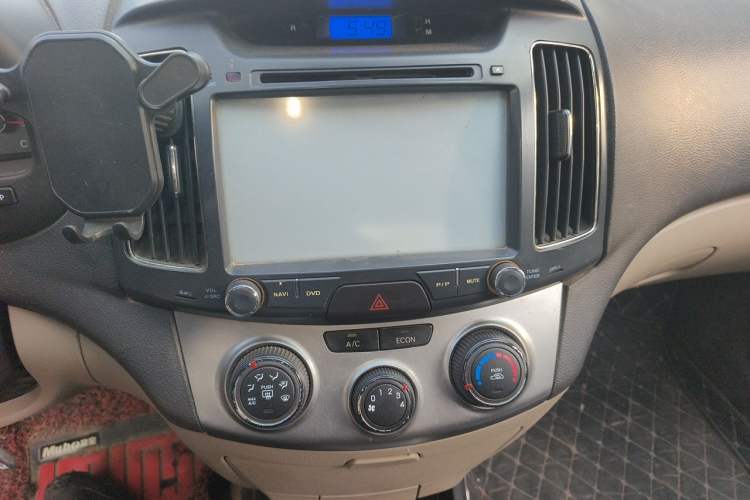 Used Hyundai Celesta 2011 1.6L Manual Comfort Edition Audio And AC Panel