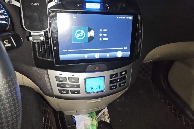 Used Hyundai Celesta 2011 1.6L Automatic Top-Tier Version Audio And AC Panel
