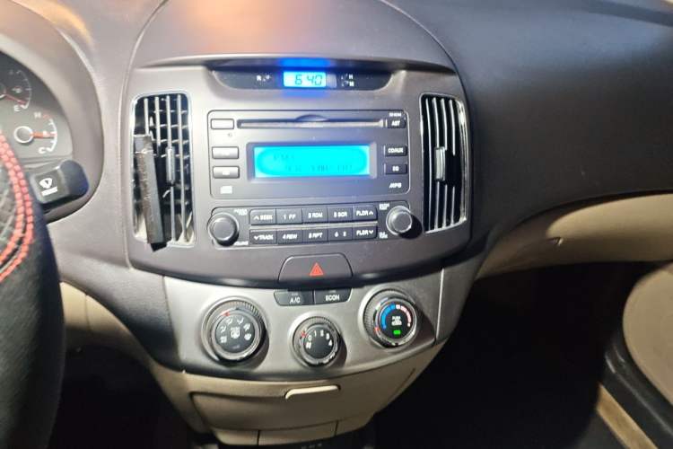 Used Hyundai Celesta 2011 1.6L Manual Luxury Model Audio And AC Panel