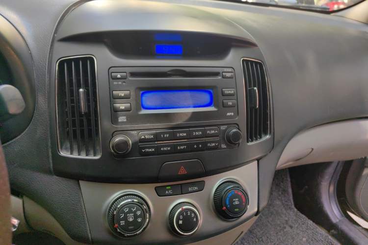 Used Hyundai Celesta 2011 1.6L Manual Comfort Edition Audio And AC Panel