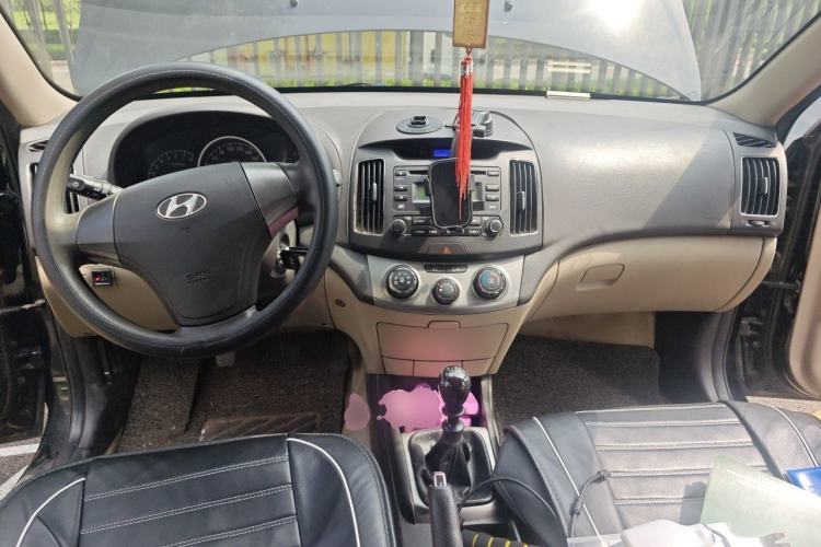 Used Hyundai Celesta 2011 1.6L Manual Comfort Edition Center Console