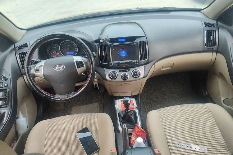 Used Hyundai Celesta 2011 1.6L Manual Comfort Edition Center Console