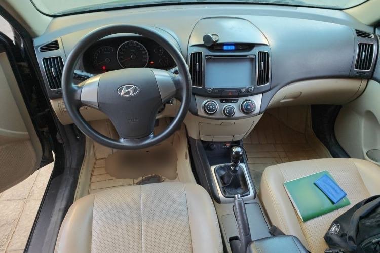 Used Hyundai Celesta 2011 1.6L Manual Comfort Edition Center Console