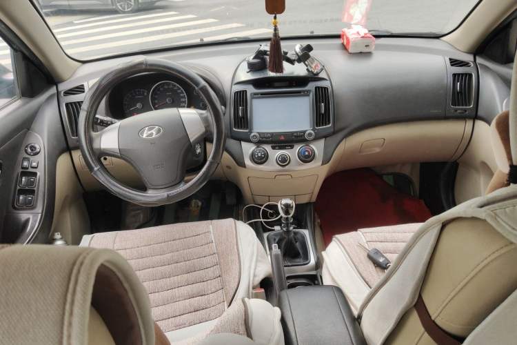 Used Hyundai Celesta 2011 1.6L Automatic Comfort Edition Center Console