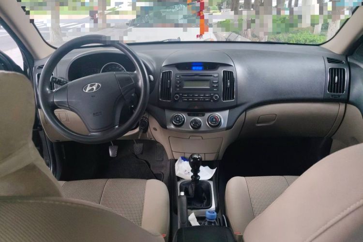 Used Hyundai Celesta 2011 1.6L Manual Comfort Edition Center Console