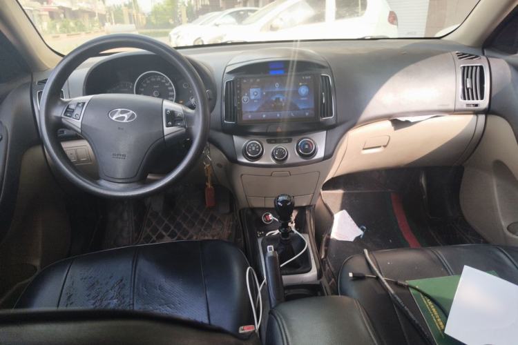 Used Hyundai Celesta 2011 1.6L Manual Comfort Edition Center Console