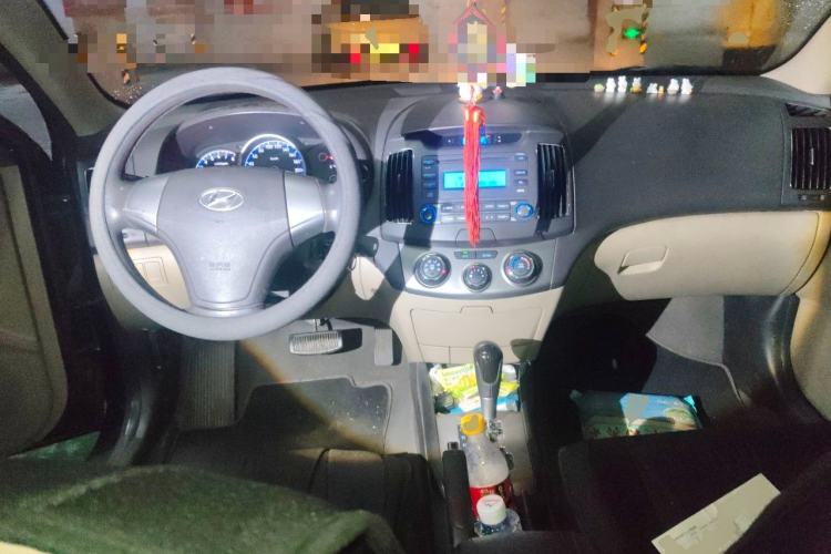 Used Hyundai Celesta 2011 1.6L Automatic Comfort Edition Center Console