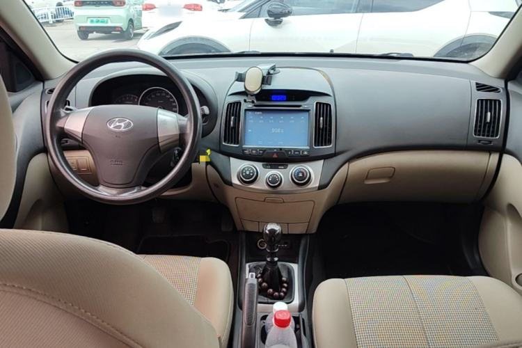 Used Hyundai Celesta 2011 1.6L Manual Comfort Edition Center Console