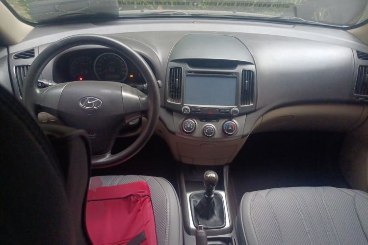 Used Hyundai Celesta 2011 1.6L Manual Comfort Edition Center Console