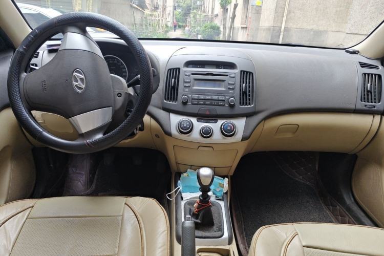 Used Hyundai Celesta 2011 1.6L Manual Luxury Model Center Console