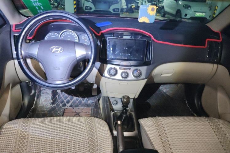 Used Hyundai Celesta 2011 1.6L Manual Luxury Model Center Console