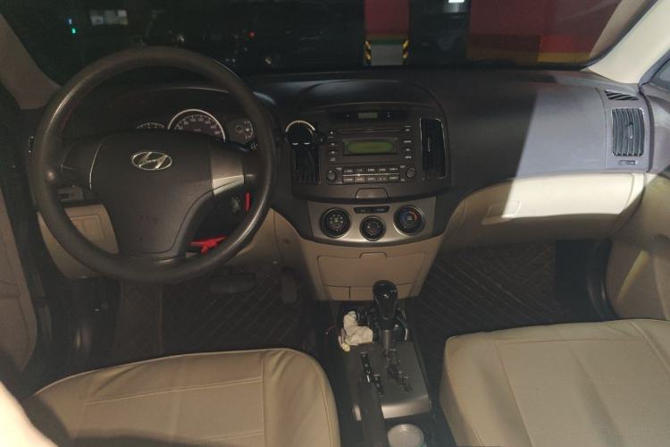 Used Hyundai Celesta 2011 1.6L Automatic Comfort Edition Center Console