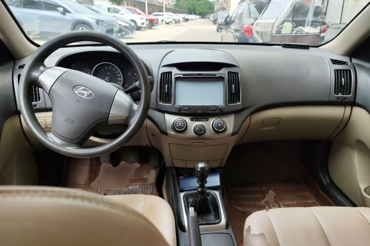 Used Hyundai Celesta 2011 1.6L Manual Comfort Edition Center Console