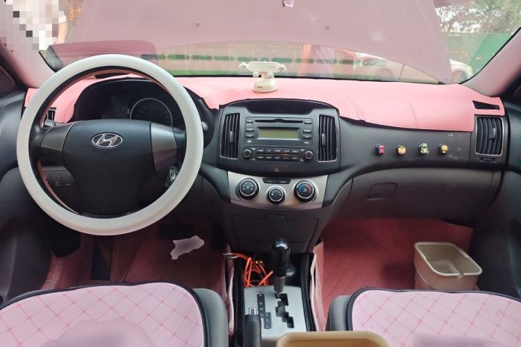 Used Hyundai Celesta 2011 1.6L Automatic Comfort Edition Center Console