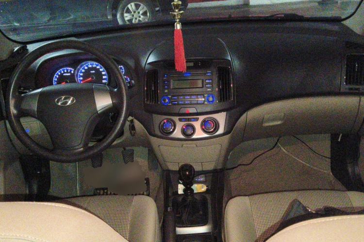 Used Hyundai Celesta 2011 1.6L Manual Comfort Edition Center Console