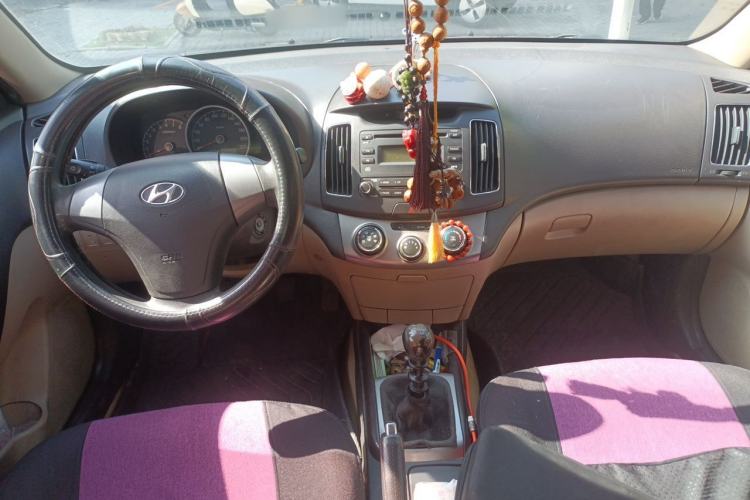 Used Hyundai Celesta 2011 1.6L Manual Luxury Model Center Console