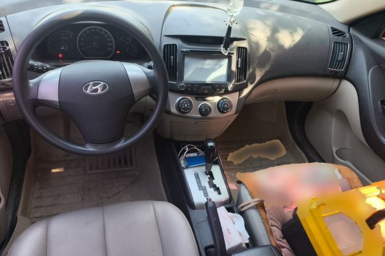 Used Hyundai Celesta 2011 1.6L Automatic Comfort Edition Center Console