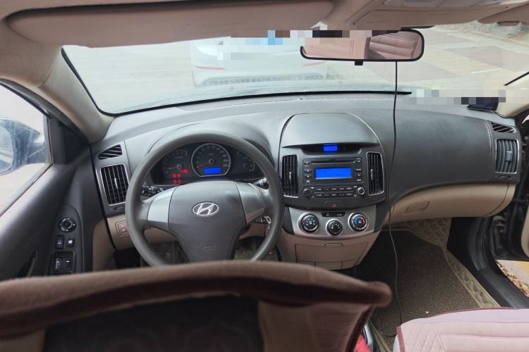 Used Hyundai Celesta 2011 1.6L Manual Comfort Edition Center Console