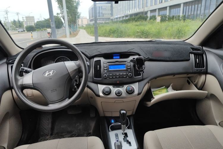 Used Hyundai Celesta 2011 1.6L Automatic Comfort Edition Center Console