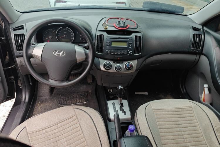 Used Hyundai Celesta 2011 1.6L Automatic Comfort Edition Center Console