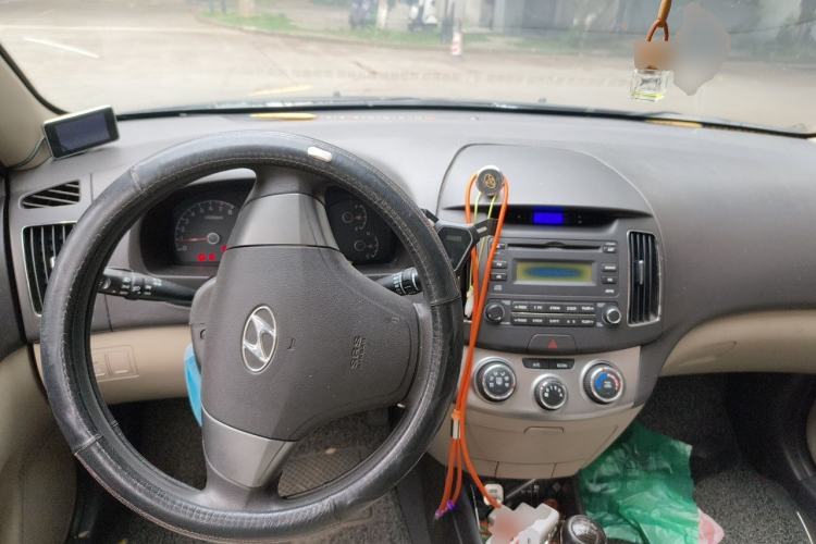 Used Hyundai Celesta 2011 1.6L Manual Comfort Edition Center Console