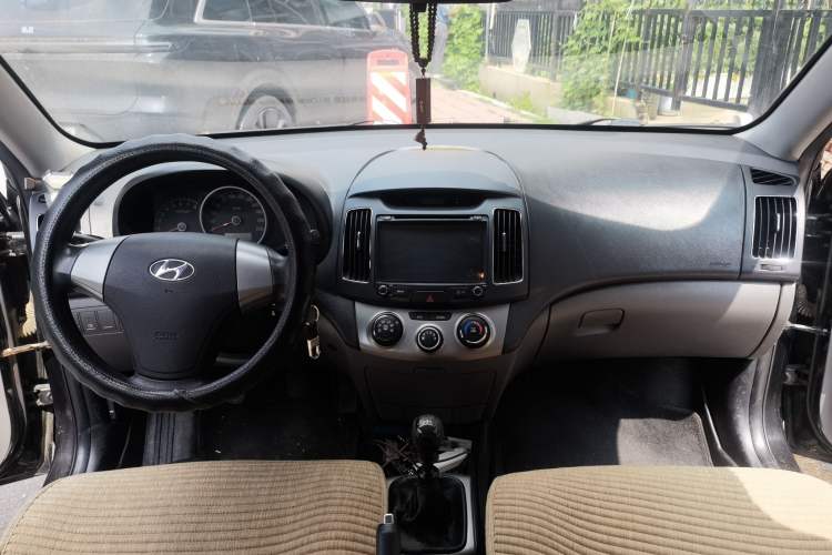 Used Hyundai Celesta 2011 1.6L Manual Comfort Edition Center Console