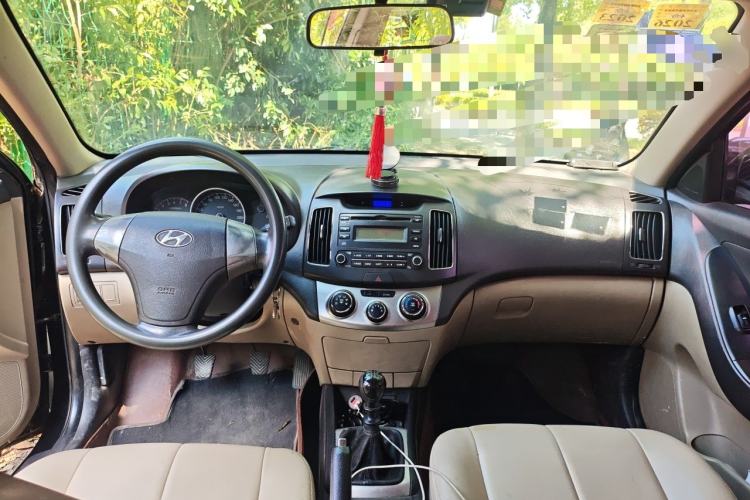 Used Hyundai Celesta 2011 1.6L Manual Comfort Edition Center Console