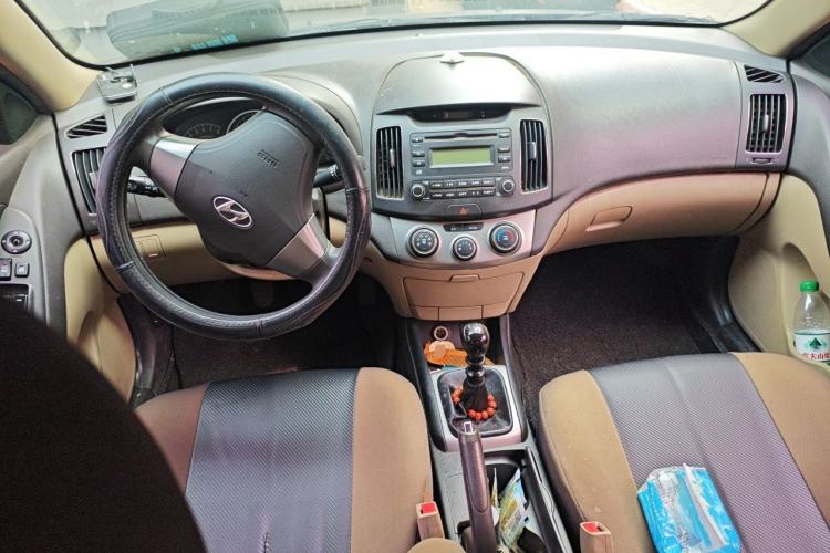Used Hyundai Celesta 2011 1.6L Manual Comfort Edition Center Console