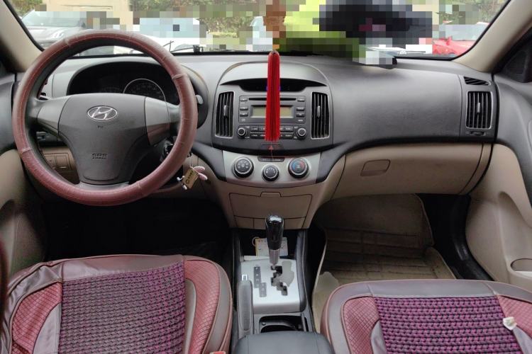 Used Hyundai Celesta 2011 1.6L Automatic Comfort Edition Center Console